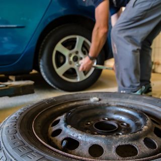 Obbligo gomme invernali o catene a bordo, a Varese scattati i controlli della polizia locale