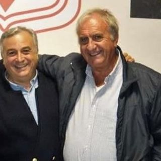 Mario Grotto (a destra) in compagnia di Gianfranco Mulas, organizzatore di alcune rimpatriate biancorosse come quelle che trovate nella galleria fotografica (foto Ezio Macchi)