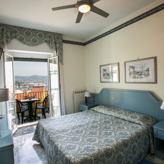 All'Hotel Ariston, Imperia 5=3: una formula creata per evitare code sull'autostrada ai turisti All'Hotel Ariston, Imperia 5=3: una formula creata per evitare code sull'autostrada ai turisti