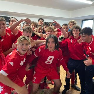 La gioia più bella per un tifoso del Varese: i suoi ragazzi che vincono (3-1) e sono primi in classifica