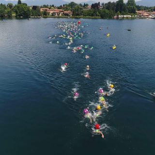 La bellezza unica del lago di Monate, il più pulito d'Italia, arriva in tv: «Un paradiso en plein air»