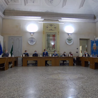 La chiusura dell'asilo nido infiamma ancora una volta il consiglio comunale di Laveno Mombello La chiusura dell'asilo nido infiamma ancora una volta il consiglio comunale di Laveno Mombello