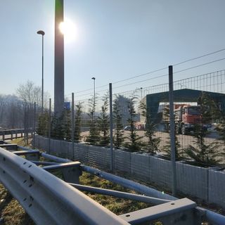 Posizionati gli alberi sul Ponte di Vedano tra Lozza, Vedano e Malnate