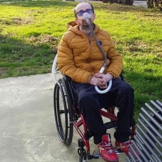 Luca Alfano ci ha detto: «Ho solo una fotografia scattata all'aperto, sotto casa, da quando è arrivato il virus, ma forse è quella che quest'anno mi rappresenta di più. Solo, ma sempre a testa alta»