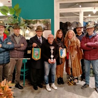 FOTO. Luino, le premiazioni del concorso vetrine del centenario degli alpini