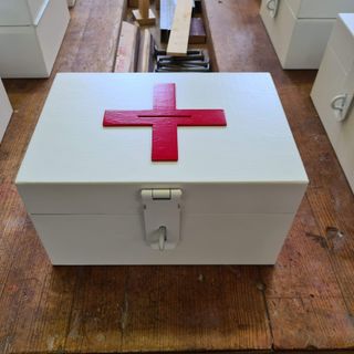 Luino, consegnate oggi alla Croce Rossa le cassette per le donazioni realizzate dagli studenti del Cfp