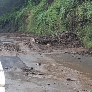 Il giorno dopo l'acquazzone si contano i danni a Maccagno. Lo sfogo del sindaco: «Ha piovuto mezz'ora ed è successo il finimondo»