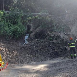 Frana di Orascio, a Maccagno proseguono le operazioni di pulizia e messa in sicurezza: la frazione è ancora isolata