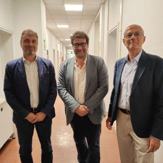 L'assessore regionale Maione inaugura a Varese le visite alle sedi Arpa: «Il lago balneabile è tra i più controllati al mondo»