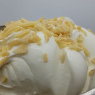 Un'onda fresca di mandorla dalla Sicilia