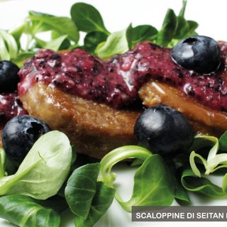 MercoledìVeg di Ortofruit: oggi prepariamo scaloppine di seitan e mirtilli