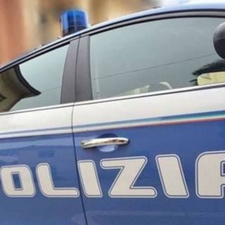 Sorpreso con lo sportello del serbatoio dell'auto aperto e con 400 grammi di hashish, arrestato un pusher a Lonate Pozzolo