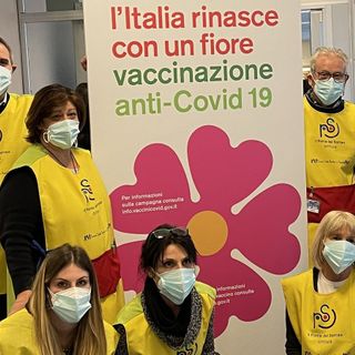 Crivellaro (Il Ponte del Sorriso) scrive a Figliuolo: «Riammettere tra le persone da vaccinare i volontari che operano nei centri vaccinali»
