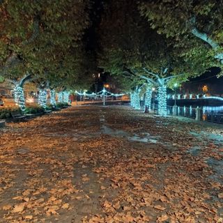 Porto Valtravaglia, il Comune non rinuncia al Natale. Già accese le luminarie