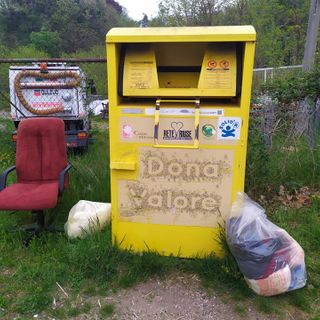 Porto Valtravaglia, la lotta del Comune contro gli incivili: in arrivo telecamere e nuovi cestini della spazzatura