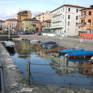 Palio remiero, fuochi d'artificio, buon cibo e musica dal vivo: Porto Valtravaglia festeggia Ferragosto e il patrono San Rocco
