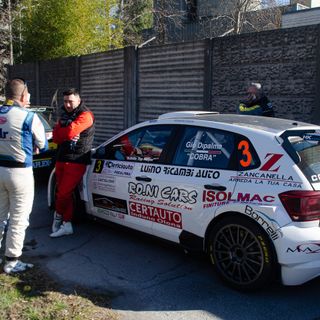 Al termine delle prime tre prove della giornata, le auto si ritrovano alla Colacem di Caravate per il riordino e l'assistenza
