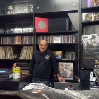 Records Runners, quell'angolo di Varese dove la passione batte anche l'online: «Se acquisti un disco, ami davvero la musica. Qui contano ancora suggerimenti e consigli»