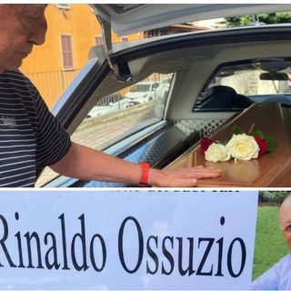 Ezio Macchi e l'ultima dolce carezza per Rinaldo Ossuzio questa mattina nella chiesa di Valle Olona