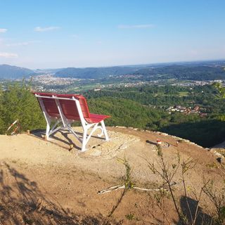 Una domenica dedicata a passeggiare, ascoltando le storie del territorio per abbattere i confini tra Italia e Svizzera