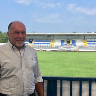 Sandro Turotti, il ds della Pro Patria nello Speroni rimodernato. «C'è anche un campo in più in cui si alleneranno, oltre le squadre dei piccoli, anche la Berretti. Così si prepara al meglio il settore giovanile»