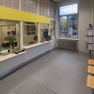 Nelle foto, gli uffici di Sangiano e Azzio