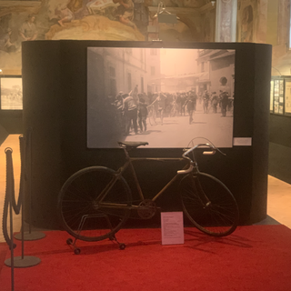 VIDEO e FOTO - La storia della Tre Valli in una mostra: «Qui ogni angolo è una meraviglia per gli occhi di chi ama il ciclismo»