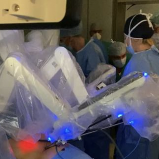 Ecco il robot chirurgico all'ospedale di Circolo: operato ieri il primo paziente dall'équipe di Urologia