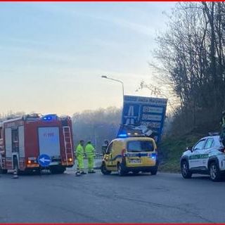 Autocarro si ribalta sulla rampa del T1 di Malpensa: illeso il conducente, traffico in tilt
