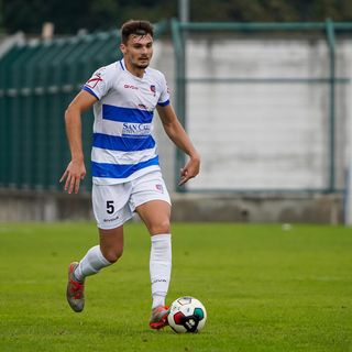 Stefano Molinari, difensore, 23 anni, 64 presenze in serie C con 2 gol nella Pro Patria e, prima, 16 in D con 1 con il Milano City
