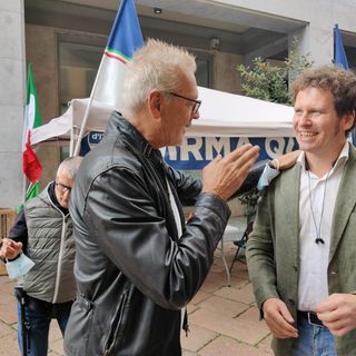 VIDEO. Varese, Stefano Tacconi al gazebo di Fratelli d'Italia: «Spero che si faccia capire cos'è la destra e cos'è la sinistra»