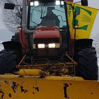 Nevicata, sulle strade del Varesotto in azione anche i trattori "spazzaneve" degli agricoltori