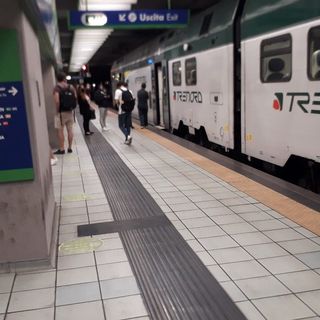Si ferma un treno sulla linea Luino-Gallarate-Milano, gravi disagi per pendolari e studenti