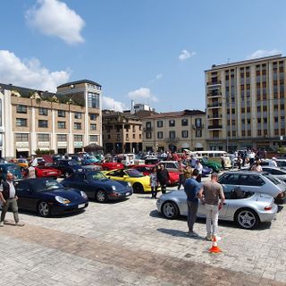 FOTO - A Varese, una mattinata tra auto e moto storiche con il Club VAMS