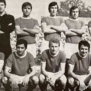 Il Trap, terzo accosciato da sinistra, nel Varese della serie A 1971/72. Da sinistra in piedi Dellagiovanna, Nardin, Andena, Dolci, Morini e Braida. Accosciati Tamborini, Bonatti, Trapattoni, Borghi, Umile (foto tratta da &quot;100 volte Varese&quot;)