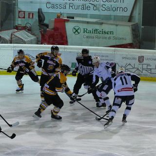 Fischi e fiaschi di gara-1: cosa ha convinto gli arbitri a cacciare dal ghiaccio Schina?