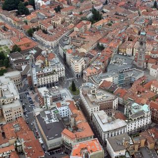 Varese dall'alto nel magnifico scatto di Enrico Scaringi
