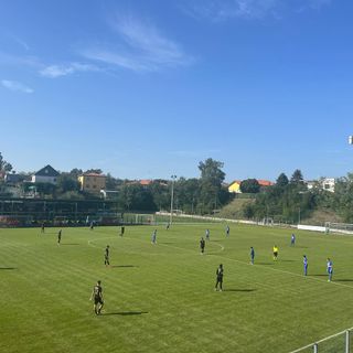 Non sempre la Varesina può volare. Di sicuro non è accaduto sul campo della Tritium (foto delle battute iniziali della gara da Tritium Calcio 1908)