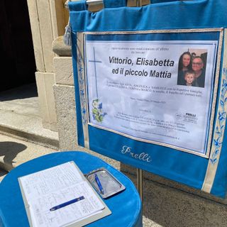 Il consiglio comunale di Vedano Olona rende omaggio alle vittime della funivia: «Vissuta una settimana orribile»