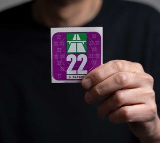 Scatta oggi l'obbligo di possesso della vignetta autostradale svizzera