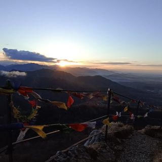FOTO - Ogni giorno di corsa al Sacro Monte o al Campo dei Fiori. Per vedere l'alba che nasce su Varese