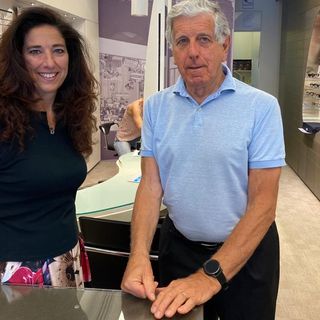 FOTO - Novant'anni di Giorgi e un &quot;regalo&quot; speciale: gli occhiali &quot;made in Varese&quot;