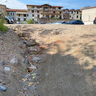 FOTO - Via Cimone, Varese: il parcheggio in cui si entra e non si sa se si esce