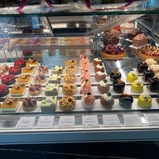 FOTO - Ad Azzate ha aperto Camilì, molto più di una pasticceria