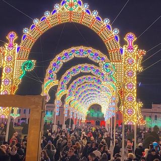 FOTO e VIDEO - Il Giardino Incantato incanta i varesini: oltre 10 mila persone all’accensione delle luci