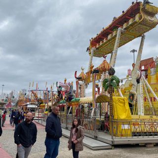 FOTO - Nuvole e fresco: il Lido si svuota, ma il Luna Park si riempie