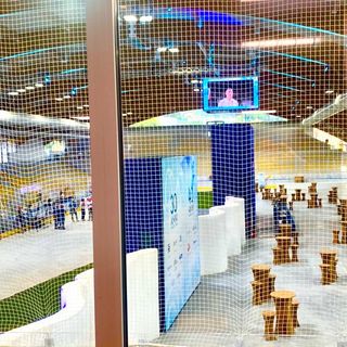 FOTO - L'Acinque Ice Arena &quot;trasformata&quot; per l'assemblea di Confindustria. Tra i relatori anche Scola
