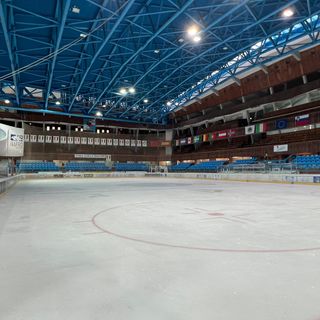 Il bellissimo Stadio Olimpico del Ghiaccio a Cortina