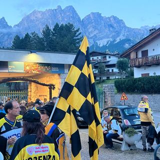 FOTO e VIDEO - Il popolo giallonero invade Cortina