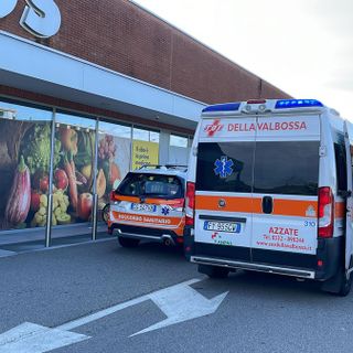Si sente male al supermercato: lo salva una dottoressa intenta a fare la spesa